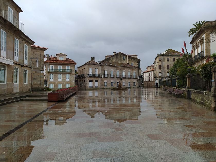 Vecinos denuncian nueva ocupación de la Plaza San Francisco por ferias comerciales