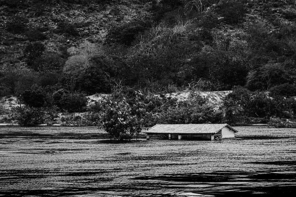 Lluvias en el VRAEM: crecida del río Kimbiri arrasa con viviendas